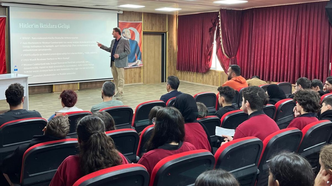 TARİH ATÖLYESİ SÖYLEŞİLERİNDE BUGÜNKÜ KONUĞUMUZ TARİH ÖĞRETMENİMİZ UTKU AKAR'DI. 