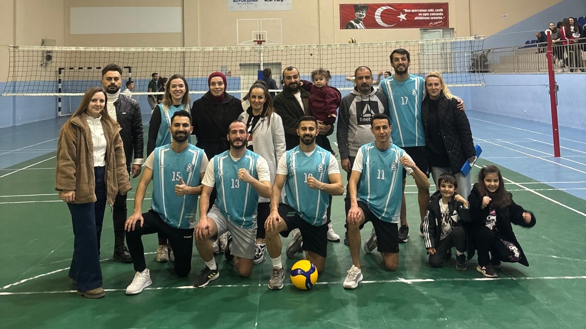 ÖĞRETMEN VOLEYBOL TAKIMIMIZIN BAŞARISI 